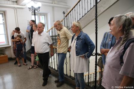 Stene občinske stavbe krasi razstava z naslovom Po sledeh izumirajoče obrti na Kamniškem (22)